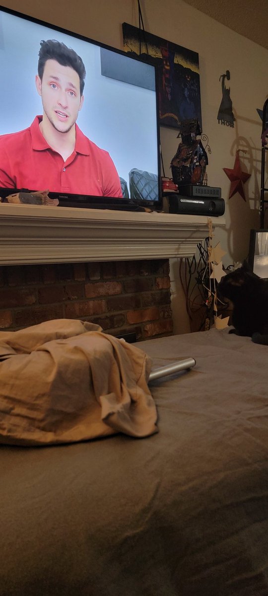 upthewazu's tweet photo. Sorry @realdoctormike my cat Salem would be one of those people who thinks he's smarter than a Doctor. Emo teens am I right? https://t.co/X5fs2W7LdF