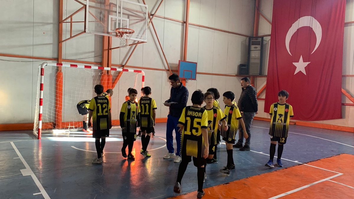 Ariakademi01's tweet photo. Müthiş galibiyetiyle göz kamaştıran İlk Hedef Başarı Ortaokulu Futsal takımımızı ve emeği geçen tüm ekibimizi tebrik ediyor, Başarılarının devamını diliyoruz. #ceyhan #adana #basari #meb https://t.co/AqWUcu6AC8