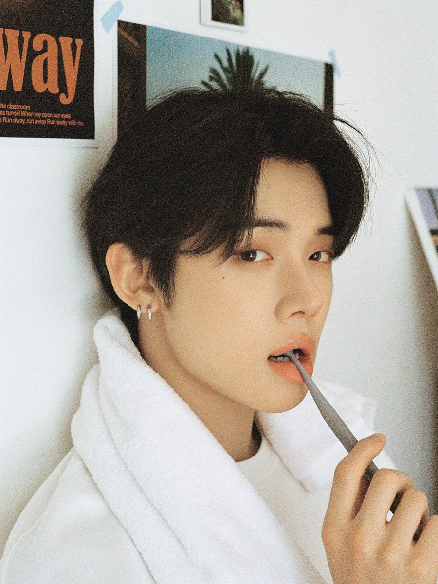 0X1FROSTY's tweet photo. @yeo0zz ateez stan lmao https://t.co/oNps1BtJY2