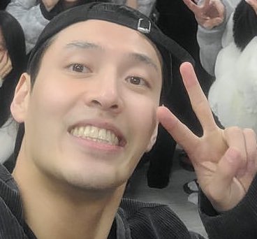 melting_hn's tweet photo. 티에이치 신년회 사진 속 하늘이 귀여워🥹
이거 펫캠 아닌지 #강하늘 https://t.co/07tgdZXrPp