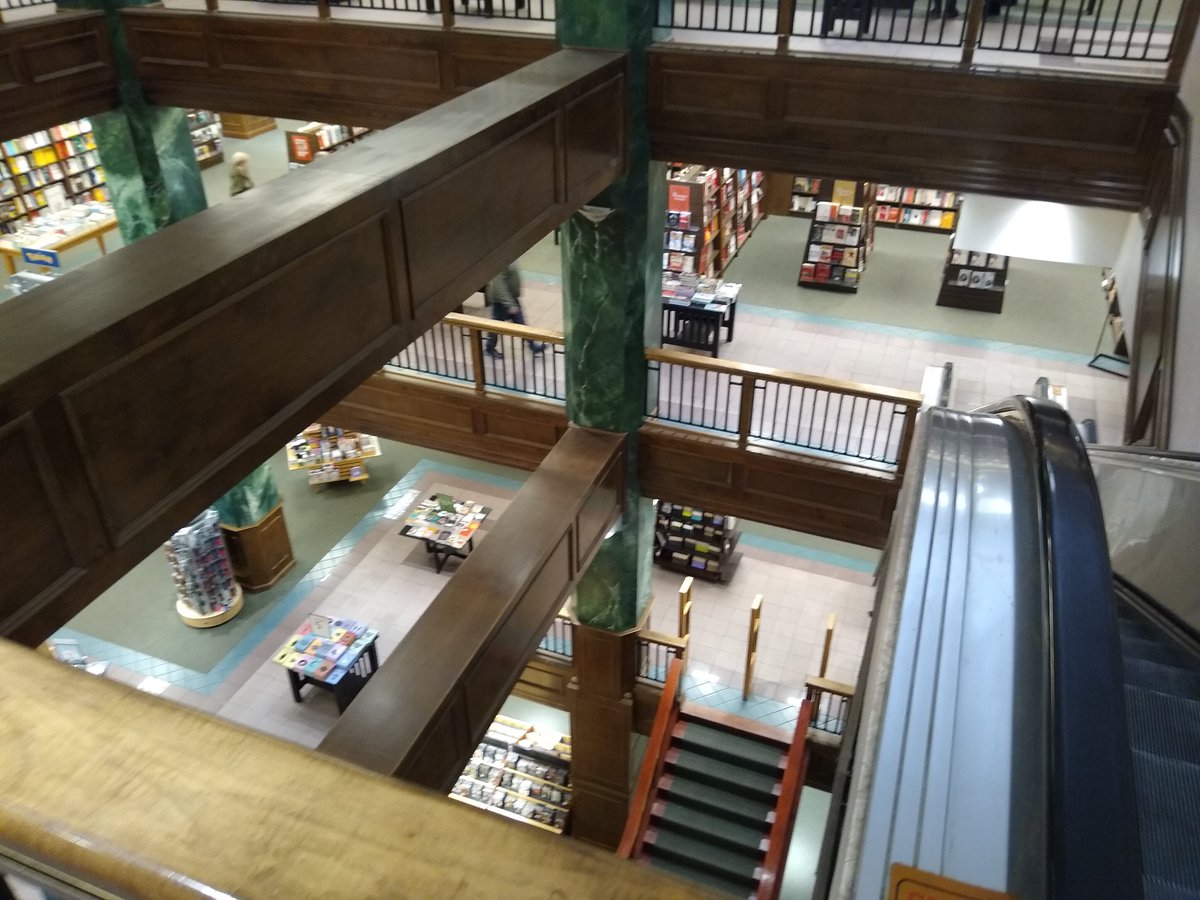 🌸 Day 🌸 on Twitter "This is by far the biggest book store I've ever