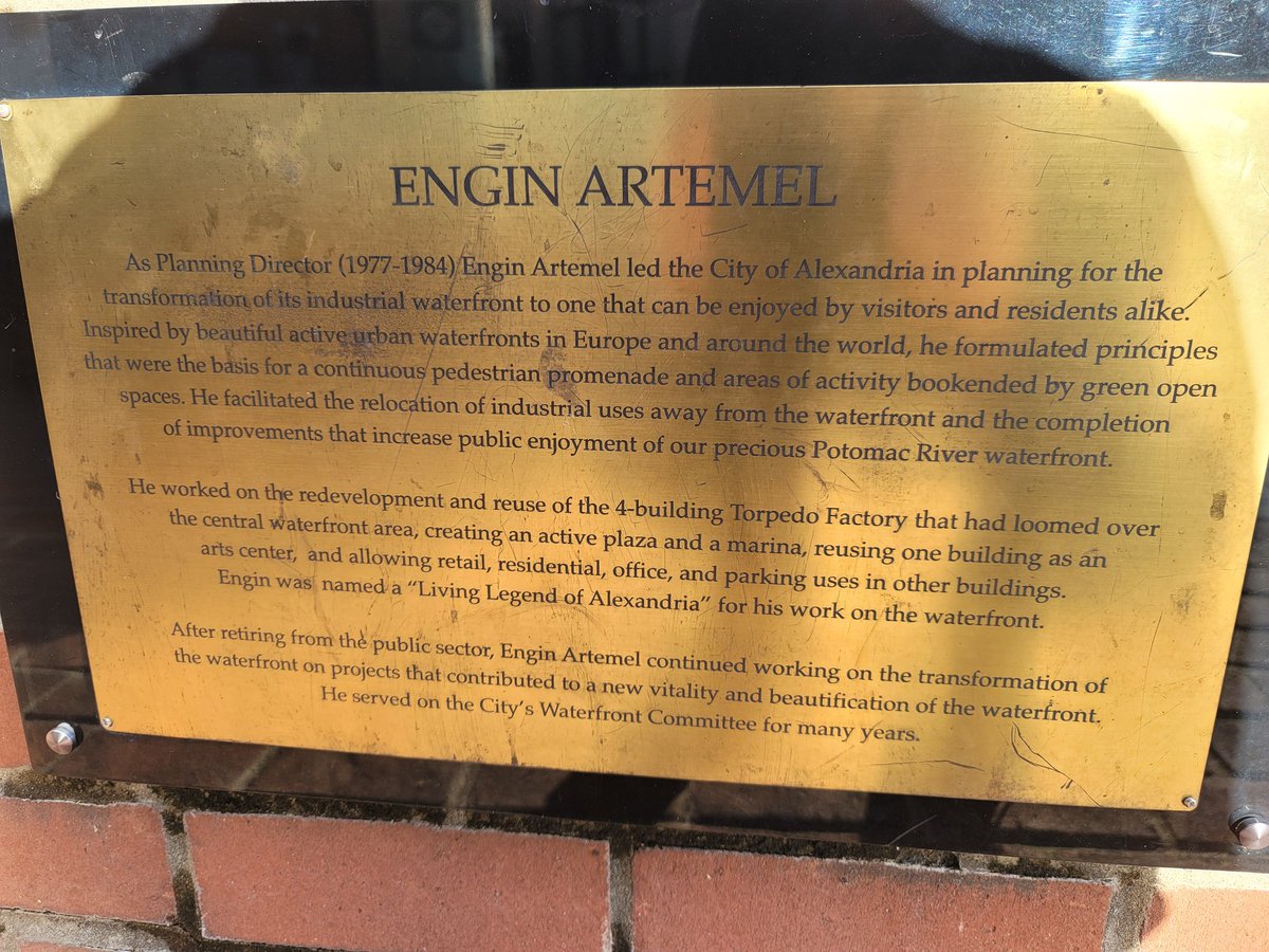 ABD'nin tarihi şehirlerinden Alexandria'nın sahilini bir Türk'ün planladığını biliyor muydunuz?

Başkent Washington’a komşu Virginia'nın Alexandria sahilini Mimar ve Şehrin Planlayıcısı Engin Artemel tasarladı

Ortaköy'e benzetmek istemiş

Artemel 2020'de (81) vefat etmişti