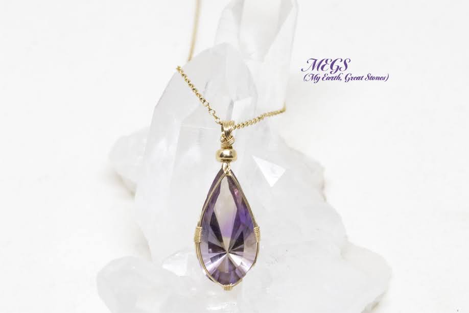 MEGS_Jewelry's tweet photo. 💗新作情報💗

【女神巻き®】アメトリン ～一心  ワイヤーアートジュエリー ペンダントトップ（新年制作）💎

2023年新年に制作したペンダントトップ💎

詳細・ご購入はこちらから
https://t.co/N3vBHxUSnK

#ワイヤーアート #ワイヤーラップ #ワイヤージュエリー  #天然石 #アメトリン #誕生石 #2月 https://t.co/7mHp0lN9Zh