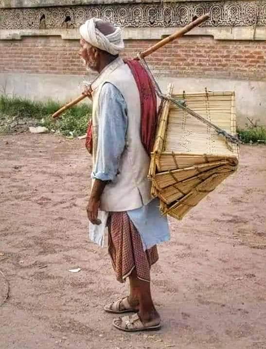 مجھ  کو تھکنے نہیں دیتا یہ ضرورت کا پہاڑ... 
میرے  بچے  مجھے  بوڑھا  نہیں   ہونے  دیتے...

معراج فیض آبادی

#اغوش_ادب
#ملنگ