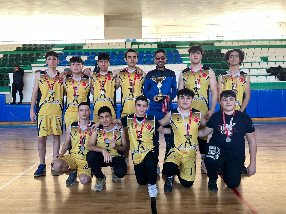 Ariakademi01's tweet photo. İlk Hedef Başarı Anadolu Lisesi Basketbol takımımız Ceyhan ikincisi olarak kupa ödülü almıştır.  Öğrencilerimizi ve hocamızı tebrik ediyor , Başarılarının devamını diliyoruz. https://t.co/8zJFqtbvmp