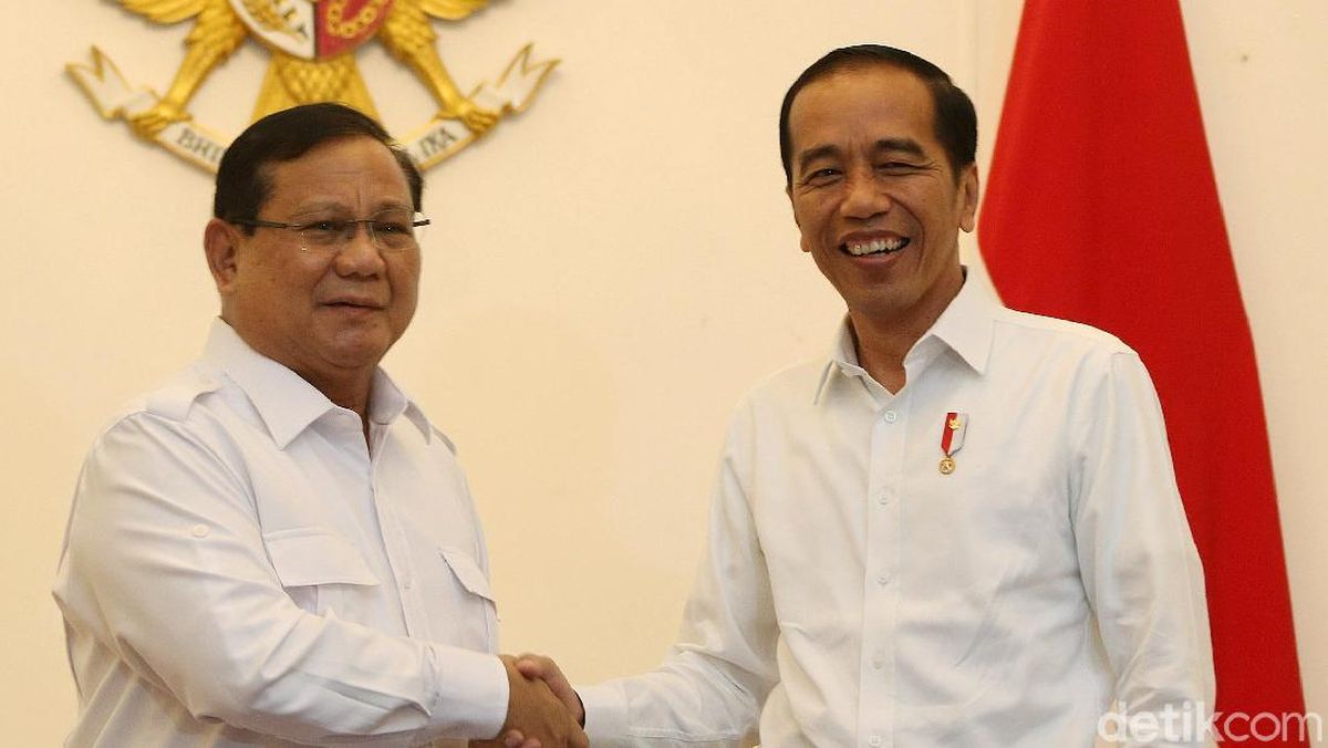 gadingmahpud's tweet photo. Jokowi Menyatakan Setelah Ini ....
#prabowopersatuanindonesia #prabowo #LGBT

https://t.co/IUutTa3sk4 https://t.co/sr8A4eblMd