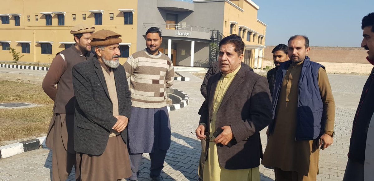 kpprosecution's tweet photo. The Worthy DG Prosecution Mr.Dildar Muhammad & Director Admin Mr.Malik Tariq Bakhsh Inspected the Prosecution Training Academy Peshawar, met with all its staff & has shown his interest to functionalize the academy as soon as possible after fulfillment of all needs
#kpprosecution https://t.co/VRD6jpcMsN
