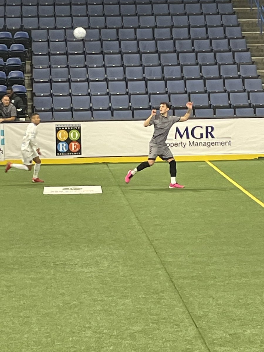 Enjoyable Tuesday for Footie. 1st United get a 3-0 dub. Then I watched @Jets_Empire_ get their second victory in a row vs San Diego Sockers 2. 5-2. #Stevieforever #nicetings #gafferslife #acj #grateful #masl2