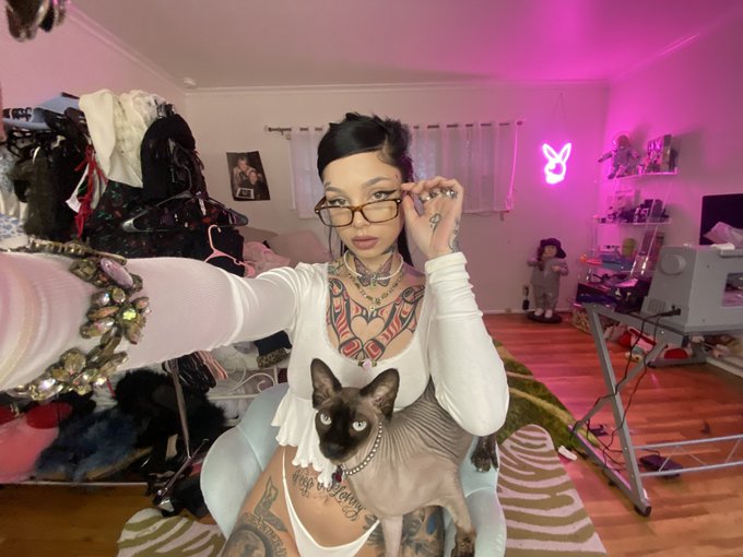 Watch TAYLOR WHITE's leaked NSFW photo on TwXstars