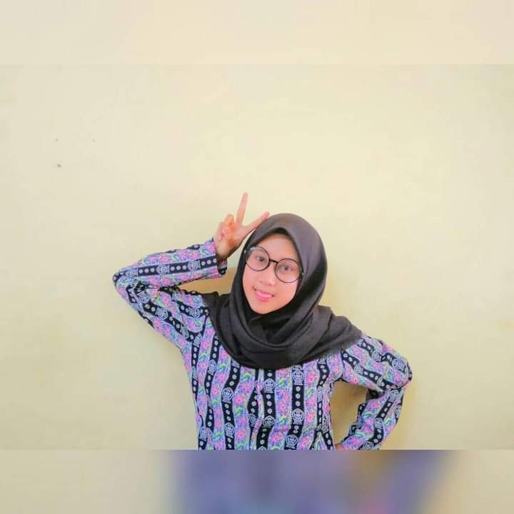 cewekleo07's tweet photo. Merasa waktu itu paling imuet 😂😂😂#fotosma#fotosekolah#fotojadul https://t.co/qbB2VFaQhD