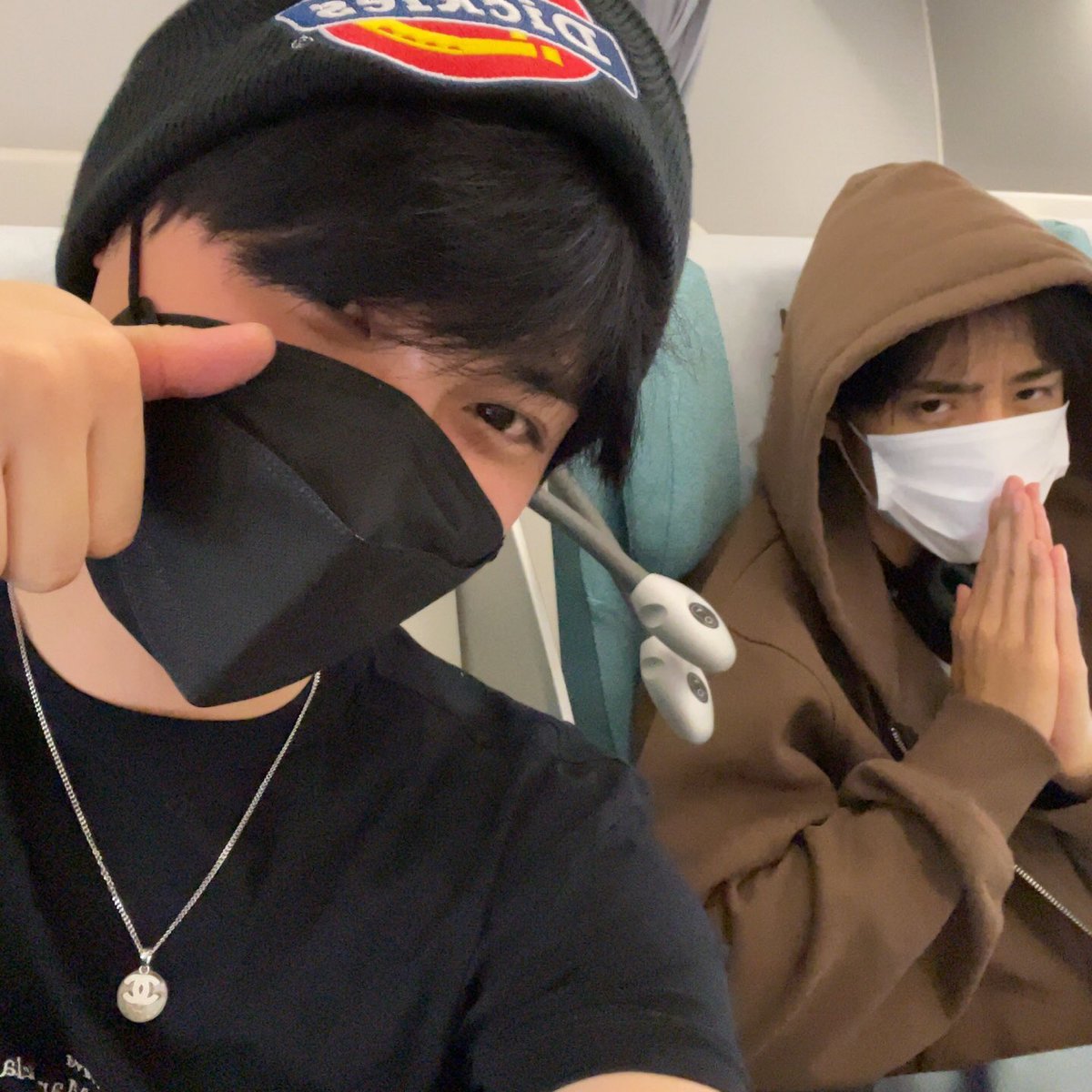 forsunhakric's tweet photo. sorry for the inactivity i've been catching up with my old friends &amp; family &amp; relatives during my christmas break &amp; it's my exam week but coming here to say SUNHAK SELCAS??? https://t.co/CzrLLqYcmi