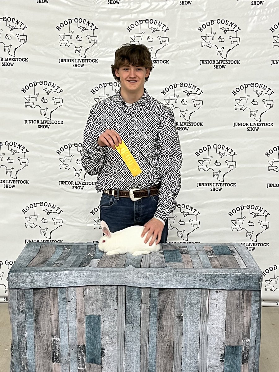 AustinR092026's tweet photo. Showed my rabbits today. Placed 5th with one and didnโt with the other. What a fun and cool experience this was, something different then sports and cornhole ๐คฃ #granburyffa #rabbitshow #idomorethenjustsportsandcornhole #piratefootball https://t.co/U4C1epTAyJ