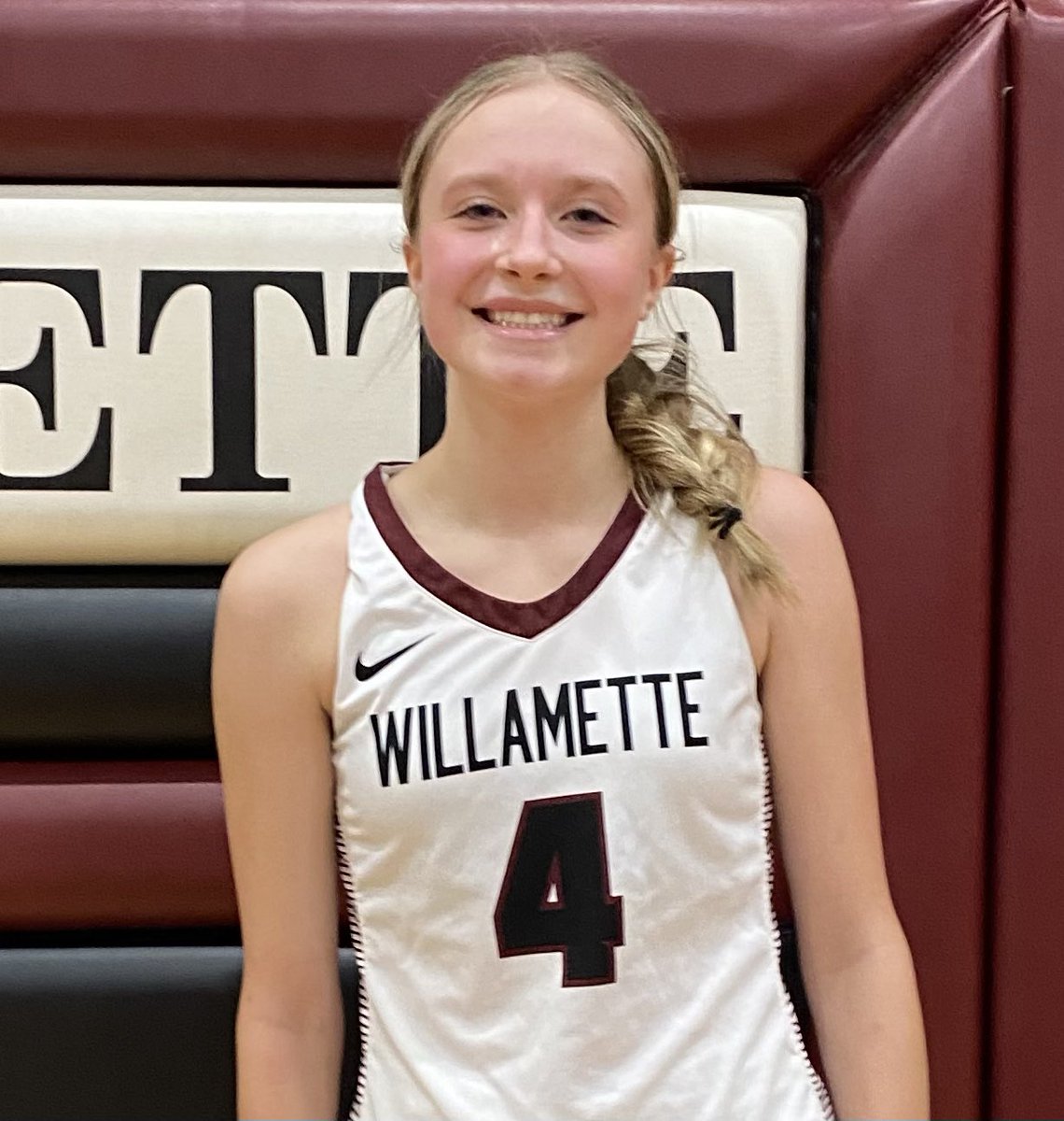 Willamette has a gem in 5’11” sophomore guard @maddy_warberg. She demonstrates fluidity with the ball in her hand &amp; has awareness playing off the ball. She’s also a pure shooter, she hit four 3’s, on her way to a 14 point night &amp; a Willamette victory