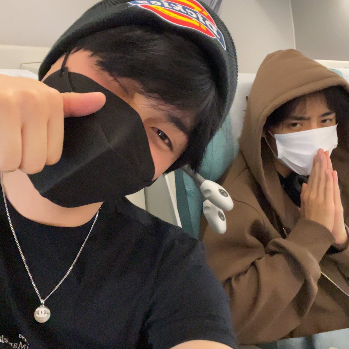forsunhakric's tweet photo. sorry for the inactivity i've been catching up with my old friends &amp; family &amp; relatives during my christmas break &amp; it's my exam week but coming here to say SUNHAK SELCAS??? https://t.co/CzrLLqYcmi