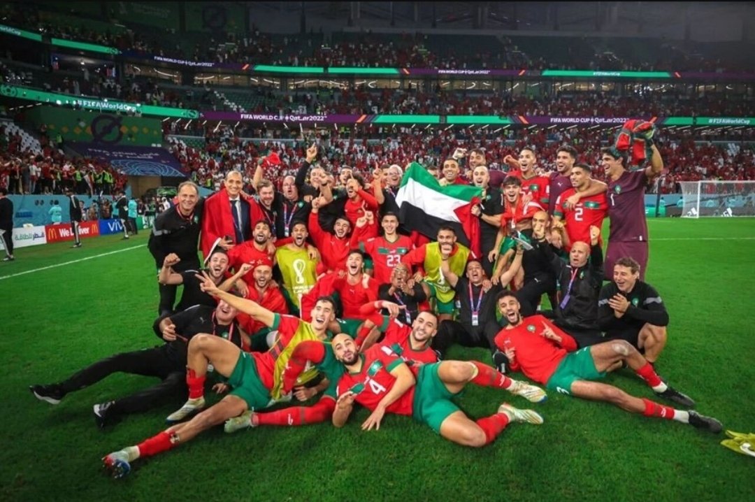 thequeerarabs's tweet photo. Episode 200 [in English]!

It’s our 200th episode! Alia, Ellie, and Nadia celebrate with a deep and messy group chat. 

#worldcup #queerarabs #queerarab #queerswana #mentalhealth #podcast #qatar https://t.co/IA8B867o9M