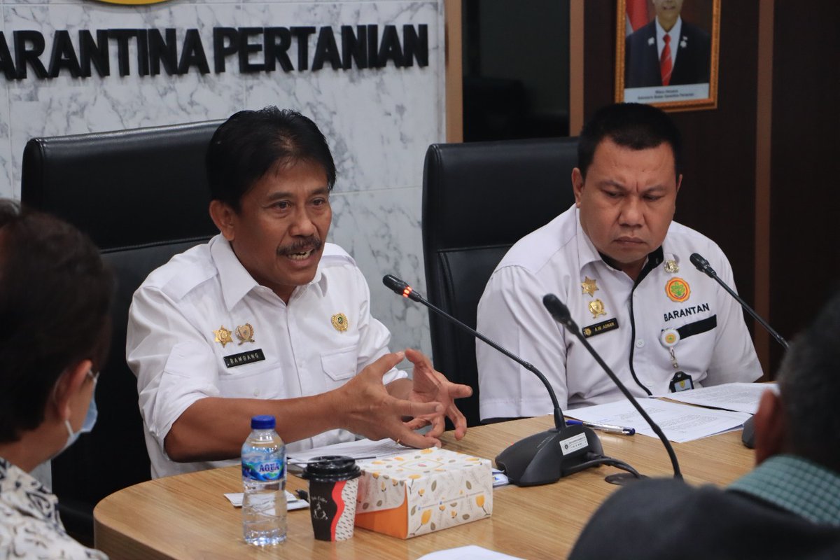 "Kami juga terus melakukan inovasi untuk mempermudah dan mempercepat layanan karantina. Misalnya, in line inspection yg dpt dimanfaatkan oleh pelaku usaha sehingga pemeriksaan bisa dilakukan di IKT maupun tempat lain yg telah ditetapkan," imbuhnya.