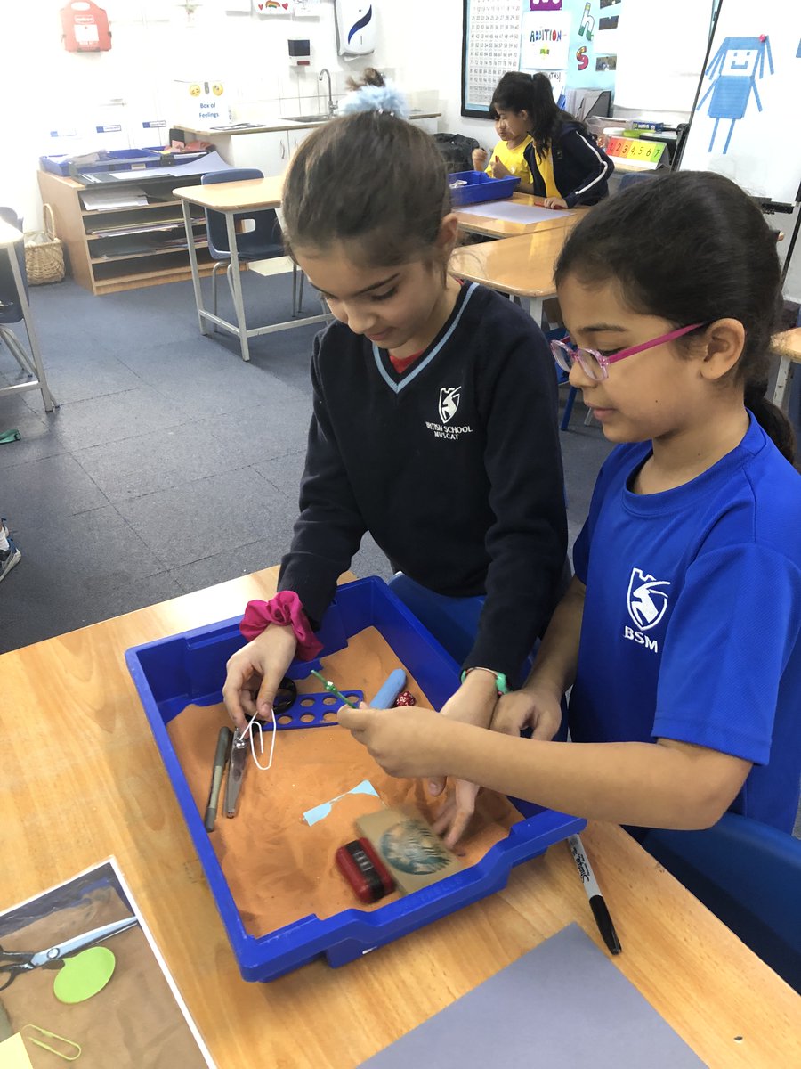 BSMuscatY4's tweet image. When the beach comes to you! To explore our new text, Flotsam by David Wiesner, the children did some beachcombing (in the class!) They had to use their inference and prediction skills to decide who the owners of the objects were. #flotsam #CLPE #DavidWiesner #generalisation