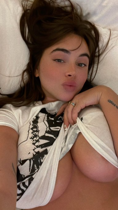 See u in Vegas tomorrow ⭐️ https://t.co/hVTbRWZFWB