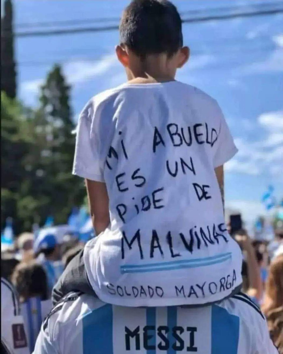 ¡Hermosa foto!
Ese mensaje potente para la memoria histórica detrás de esa canción popular.

(Autor desconocido de la foto)
