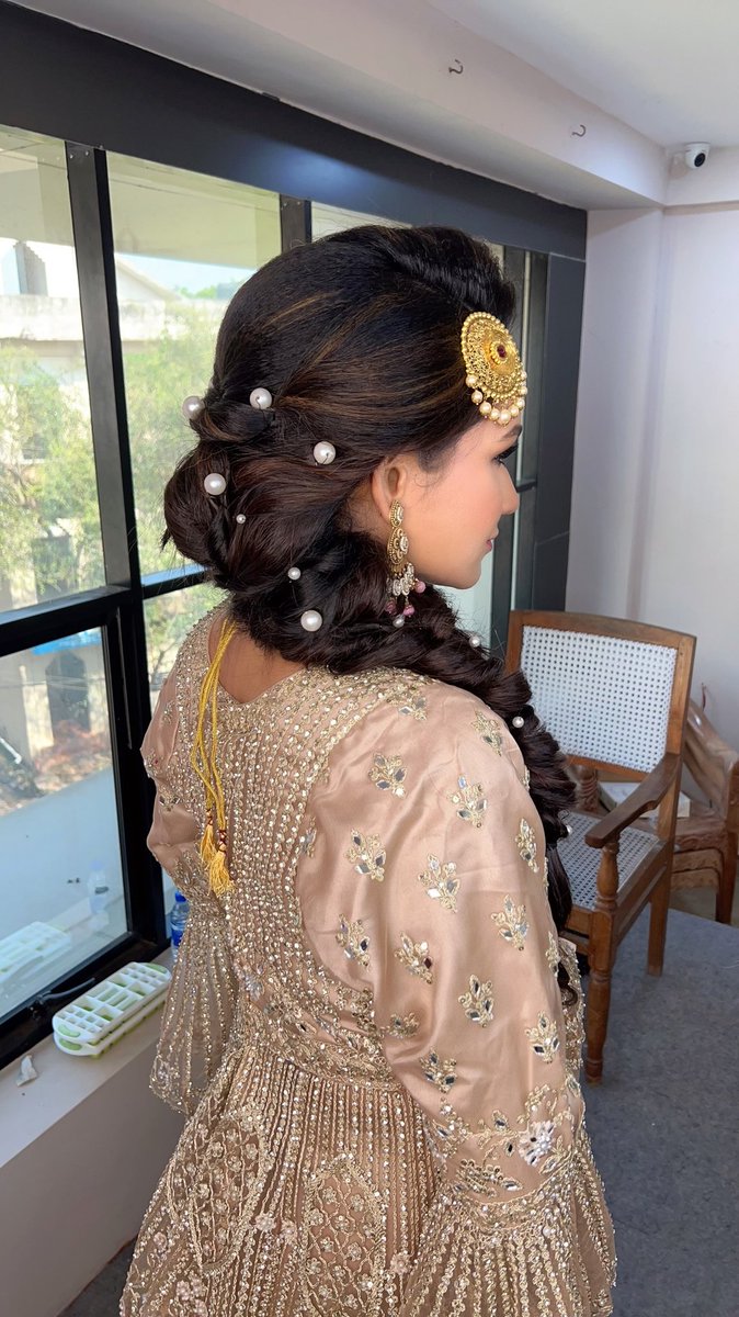 OjasRajani's tweet photo. Dazzling in those shimmery eyes, long lashes, pretty makeup and perfectly braided hairstyle.
Makeup & Hair: @ojasrajani
#ojasrajani #ojasrajanoacademy #bridesofojasrajani #pakistanilook #weddinglehenga #hairnmakeupartist #makeupnhair #brides2022 #kasaragod #kerela #mangalore https://t.co/q7Yq22wxBJ