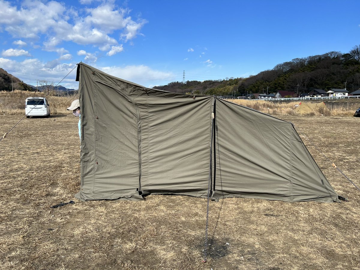ho_ri_camp_1's tweet photo. 遂にお披露目テント😎
#今まで黙ってた
#16ft
#rootbase
#ルートベーステント
#ベイカーテント https://t.co/EqLP4VVjbv