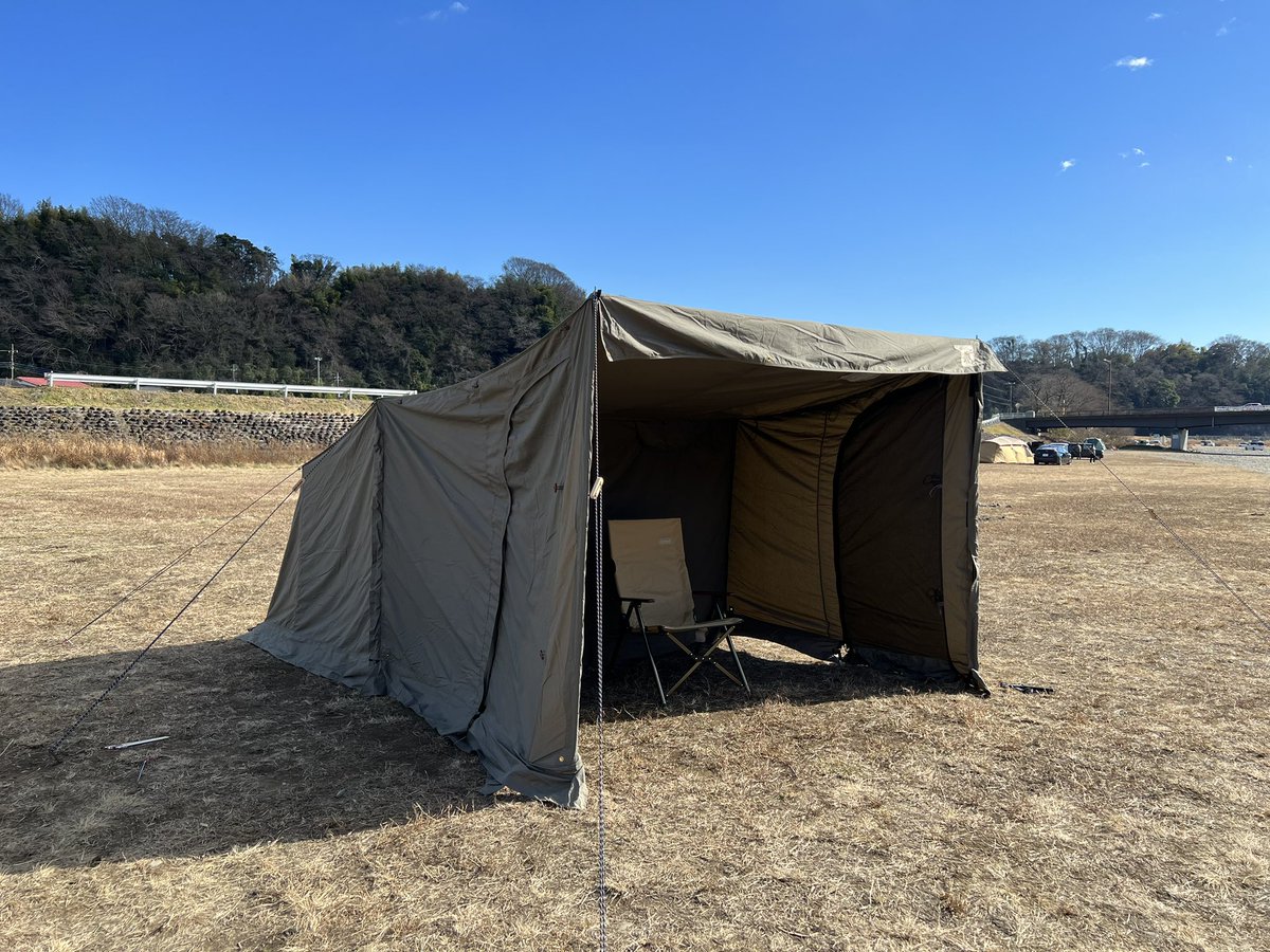 ho_ri_camp_1's tweet photo. 遂にお披露目テント😎
#今まで黙ってた
#16ft
#rootbase
#ルートベーステント
#ベイカーテント https://t.co/EqLP4VVjbv