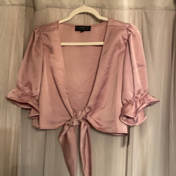 sunnieimorrison's tweet photo. So good I had to share! Check out all the items I'm loving on @Poshmarkapp #poshmark #fashion #style #shopmycloset #eloquii: https://t.co/3kd06OqrZj https://t.co/jK6N3DpZV1