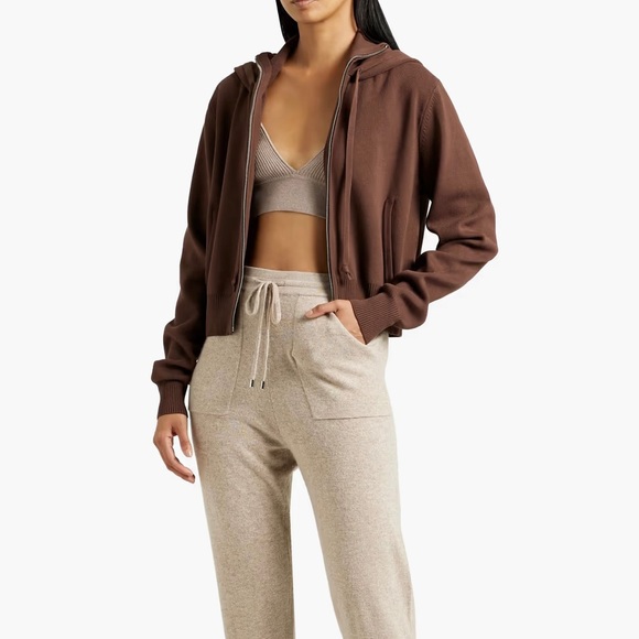 AleFigueroaS's tweet photo. So good I had to share! Check out all the items I'm loving on @Poshmarkapp #poshmark #fashion #style #shopmycloset #lululemonathletica #livetheprocess: https://t.co/VCEF7fwWuW https://t.co/NDecUz9Zxv