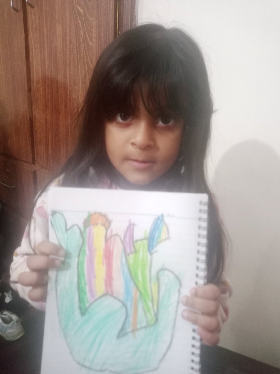 Foziamohsin9's tweet photo. My four years old granddaughter manha moiz has created this painting..
#create #creativity #artwork https://t.co/Gd6KQJdsO9
