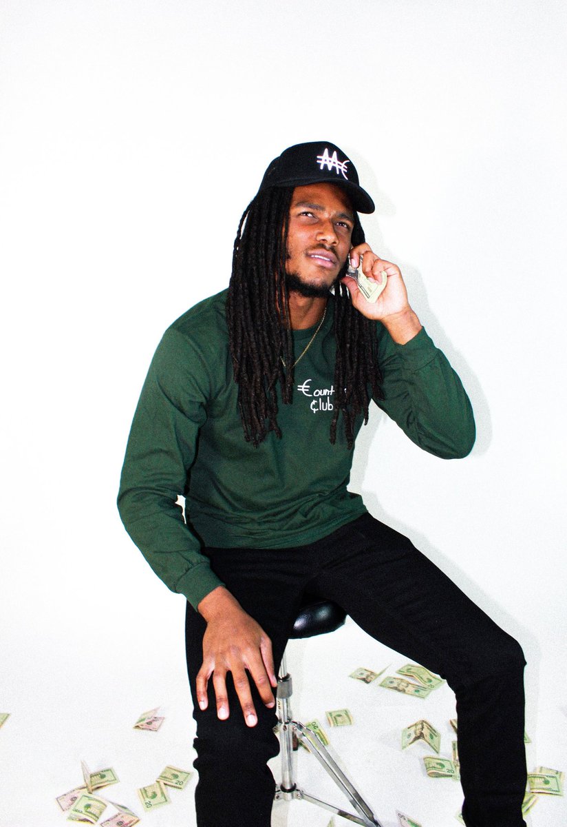 MONEYCOUNTERS_'s tweet photo. Excuse us for the money malfunctioning , the €ounters ¢lub is NOW AVAILABLE to join with a purchase of a long sleeve for $25.💰
Colors: FOREST GREEN &amp; BLACK 
Sizes: small-XXL
Order through DM 📲 https://t.co/bmpH5cG9iU