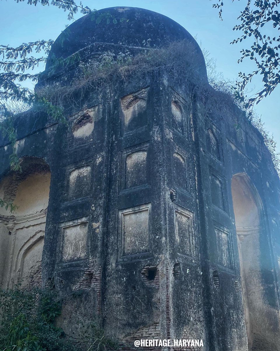 BhanwalaVinit's tweet photo. Moreover, about 200 meters from the Meham Baoli in Meham town, Rohtak, there are two unknown and unprotected tombs which has no written records. However, this tomb is also poorly preserved and is used by people to store cattle fodder and cow dung. #heritageharyana #monuments https://t.co/hVcPuFGOyu