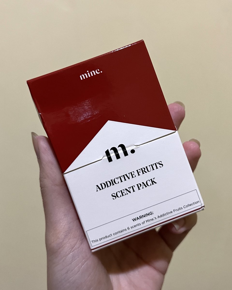 nna's tweet image. SUMPAH GEMES BGT GAK SIIII 👀

kyk kotak rokok tp bkn rokok yagak wkwk. tp isinya perfume guys 😌 klo aku review wangi2 nya kira2 pd tertarik ndak? #racuninparfum