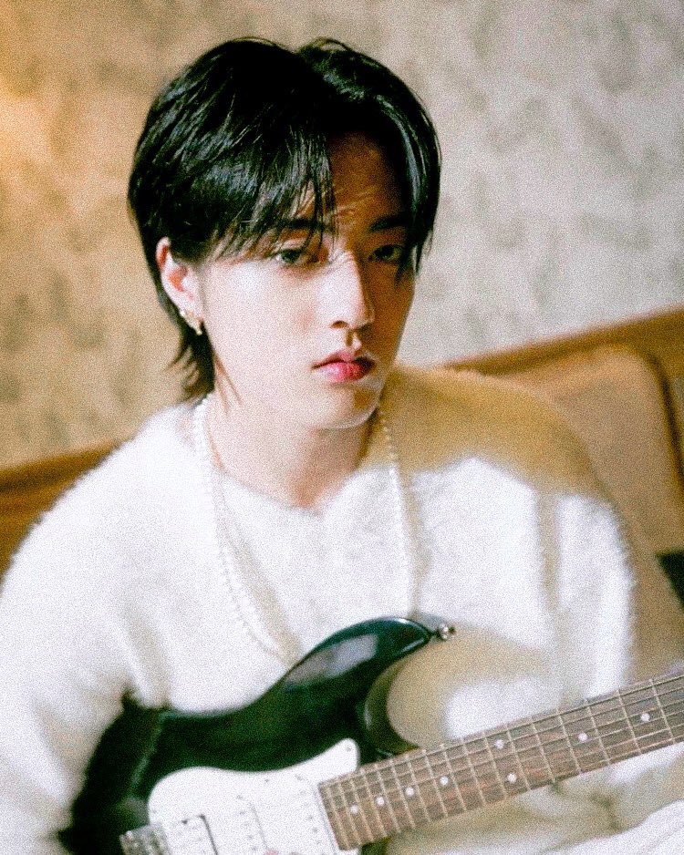 harusource's tweet photo. OMG rockstar haruto..
#HARUTO #하루토 #ハルト #温斗 https://t.co/O7BD3l3NO2
