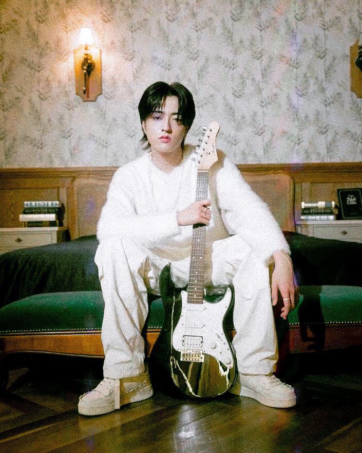 harusource's tweet photo. OMG rockstar haruto..
#HARUTO #하루토 #ハルト #温斗 https://t.co/O7BD3l3NO2
