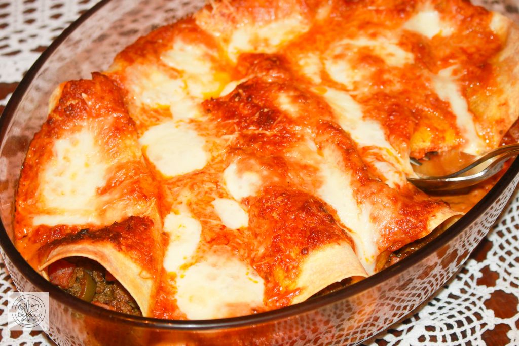 PaneBistecca's tweet photo. Einfache gefuellte Pasta Rollen https://t.co/CjU7ErCPMc
#pasta #teigwaren #gratin #italienisch #italianfood #cheese #meat #fleisch #kaese #tomatensauce #tomatosauce #bacon #speck #eggplants #auberginen #delicious https://t.co/vUR3E0jKdq
