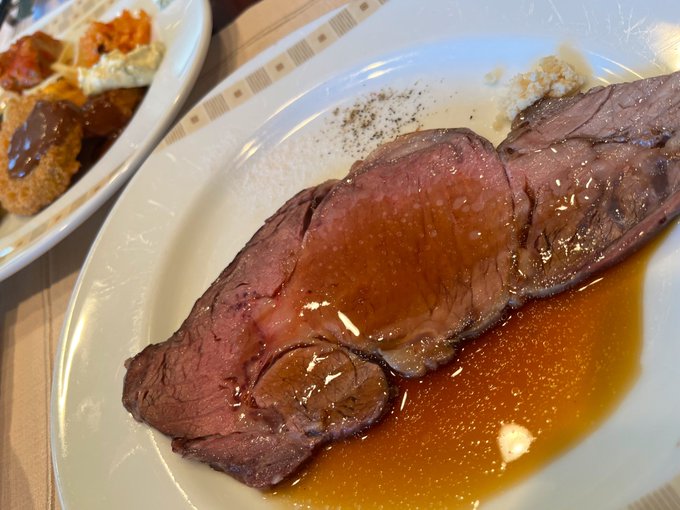 ずっと行きたかった帝国ホテルのビュッフェに行ってまいりましたわ🎍✨
ビュッフェ人生の中で1番おいしかった…!
また行けるようにがんばるっ!!! 