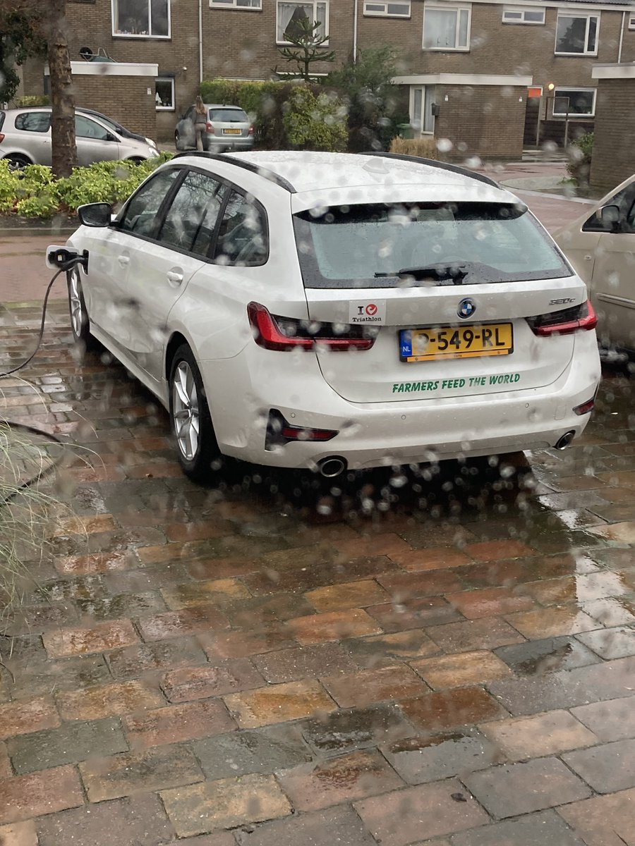 westhoffbert's tweet photo. De #autowasser van @Ekris_BMW heeft iig eer van z’n werk. Het leek wel een Boeren Modder Wagen🥴 https://t.co/nhfxF5bHlY