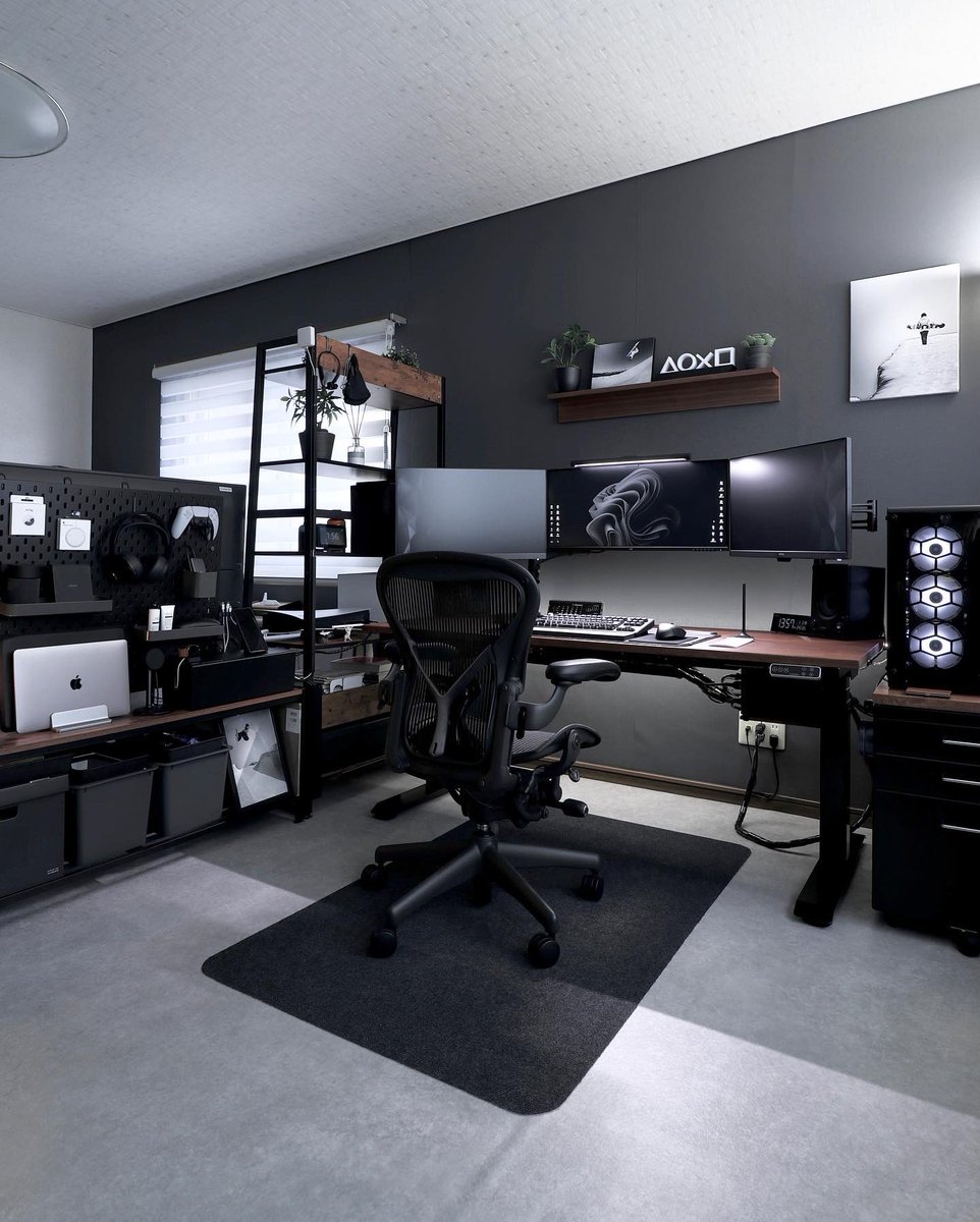 rectodsn's tweet photo. Desk Setup 2023ver.です。
モノトーンばかりの書斎ですが、今年もよろしくお願いします！

#お前らのpcデスク周り晒していけ
#お前らのPCデスク周り晒してけ
#デスク周り
#desksetup 
#書斎作り
#ルームツアー
#モノクローム https://t.co/fFMj5T23zB