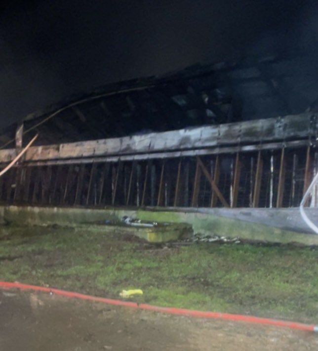 MHCNo1's tweet photo. Hog barn fire last night in Fayette Township https://t.co/s9CrjfmxNi