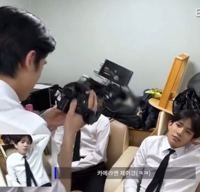 HJ25th's tweet photo. hardworking jake filming heeseung 🤣😭 https://t.co/ufAZ4OKsFs
