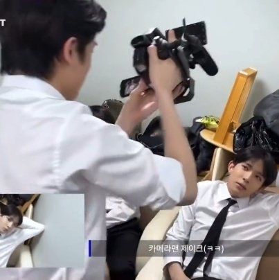 HJ25th's tweet photo. hardworking jake filming heeseung 🤣😭 https://t.co/ufAZ4OKsFs