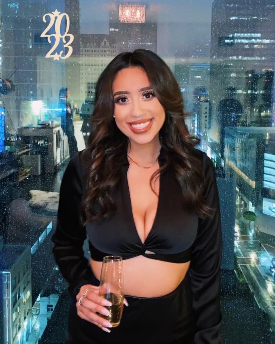 mettaworldmike's tweet photo. The prettiest girl in the world and it’s not close 😍 https://t.co/4FB52hp9Yn