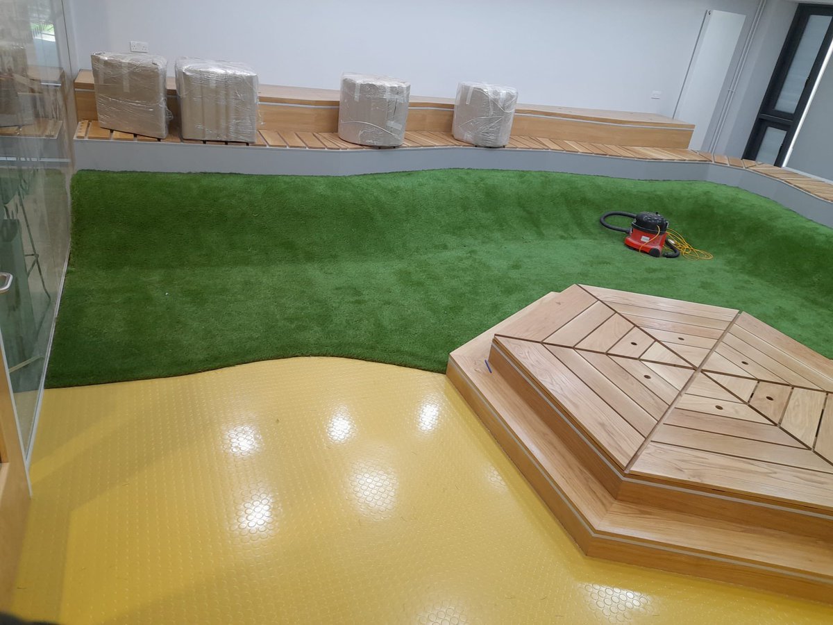 AnewLtd's tweet photo. 🎉Happy New Year🎉 A few before and afters of a crèche training room at a college in Burnley. The artificial grass is Aberdeen by @neograssuk and the rubber tiles are @norabyinterface Lona #flooring #rubbertiles #artificalgrass #creche #neograss #norabyinterface https://t.co/eMWogRsMbi