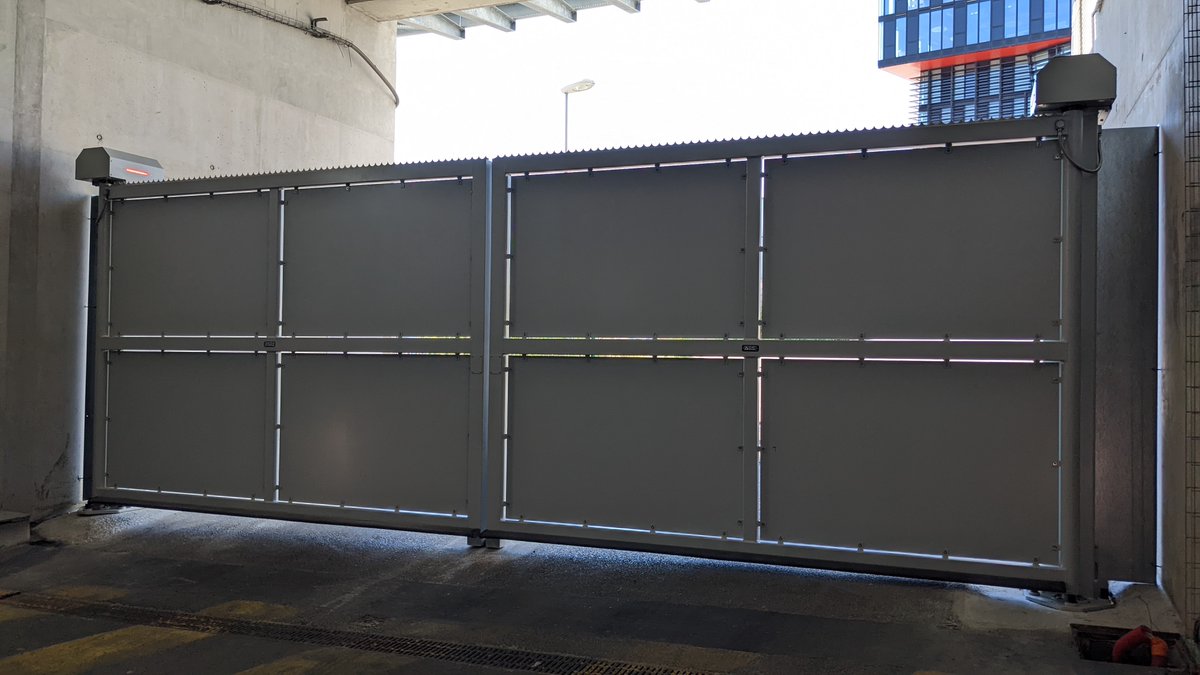 satixi's tweet photo. Installation d'un nouveau #portail battant double vantaux pour un centre technique ferroviaire francilien.

Les portails Dynamicc® SG-DD bénéficient d'un entrainement direct permettant une cinématique efficace, fiable et fluide

#frenchfab #qualité #industrie #contrôledaccès https://t.co/FMXBrb3zVR