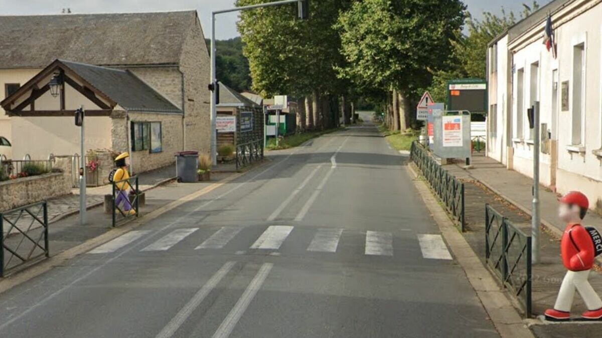 leparisien_91's tweet photo. Essonne : qui a volé Arthur, le petit bonhomme rouge du passage piéton ?
➡️ https://t.co/LHzCCsEDK2 https://t.co/DF5K8Mow1N
