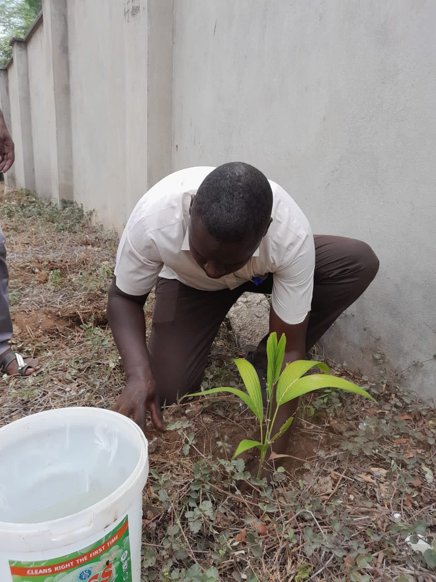 Manuh_Mmoja's tweet photo. What an honour to be joined by the area MCA Hon @IbrahimMatumbo, the OCS Watamu and DCI Watamu in tree planting activity at Watamu Police Station #HBDGona #Trees4Birthdays #ClimateJusticeNow https://t.co/VU9ut8XDG1