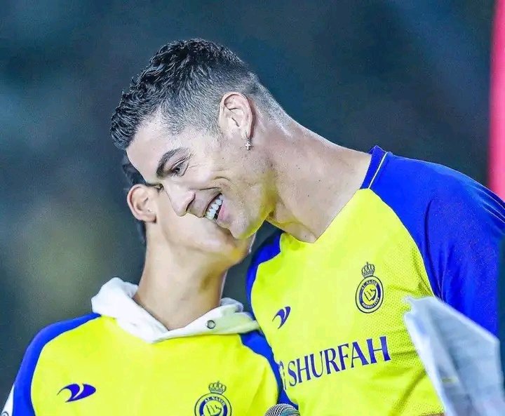 FabrizioReportz's tweet photo. Newcastle manager Eddie Howe denies any specific clause to sign Ronaldo in June: “We wish Cristiano all the best in his new chapter, but there's no truth in that from our perspective” 🚨⚪️⚫️ #NUFC

“It’s not true that we have that kind of clause”. https://t.co/L1Btpg8KCq