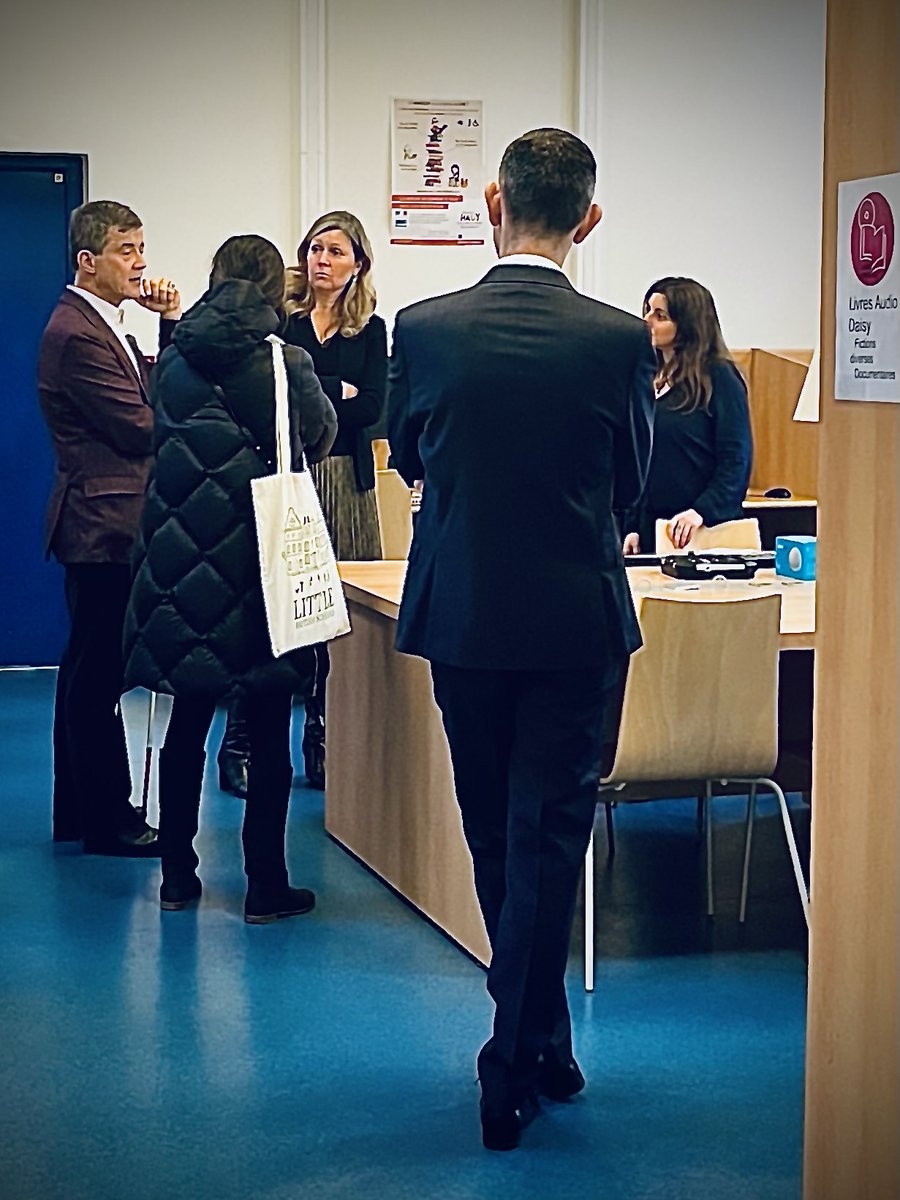 #JournéeMondialeDuBraille <a href="/YaelBRAUNPIVET/">Yaël Braun-Pivet</a> a poursuivi sa visite de <a href="/ValentinHauy/">Association Valentin Haüy</a> par les espaces de <a href="/mediathequevh/">Médiathèque Valentin Haüy</a>. Avec plus de 20 000 livres braille papier et numérique en accès gratuit, 12 000+ usagers dans toute la France, c'est la plus grosse bibliothèque adaptée française