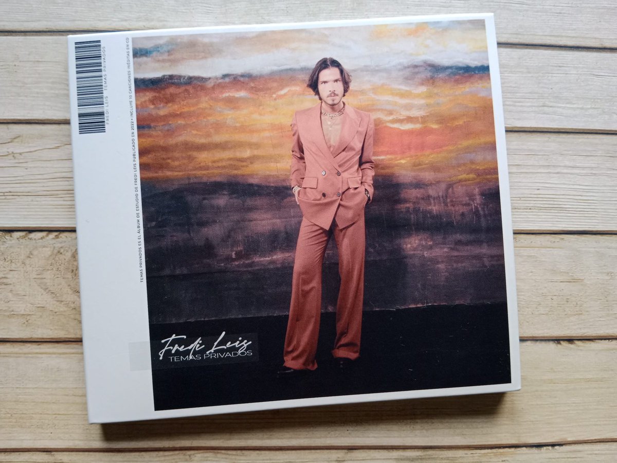 Este disco de <a href="/FrediLeis/">Fredi Leis</a>  ("Temas privados") me temo que no figurará en ninguna de las listas que están elaborando ahora mismito los más reputados críticos del reino con lo mejor del 2022 pero está lleno de canciones preciosas escritas con un gusto exquisito

#discosrecomendados