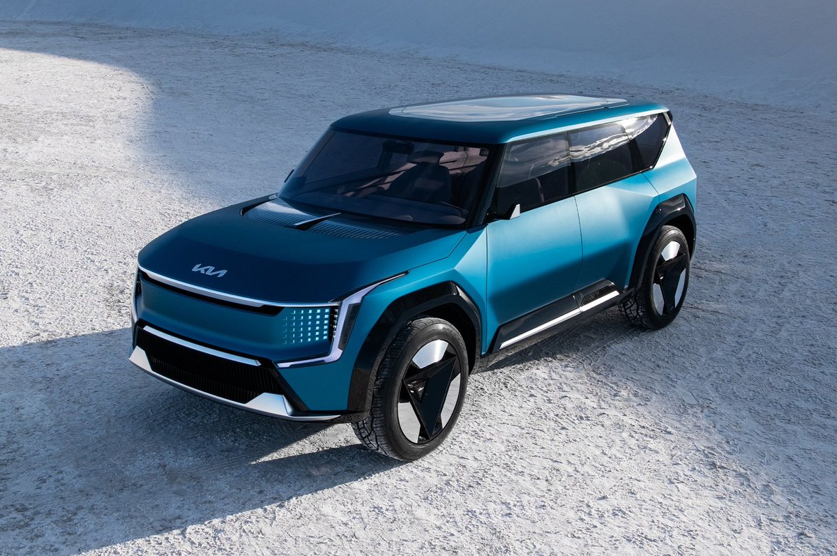 Karkeragirish's tweet photo. @KiaInd will showcase 10 models at the upcoming @AEMotorShow. Leading the pack will be the electric 3-row EV9 SUV concept (left) and the new Carnival #TimesAuto https://t.co/9z9oULjlrq